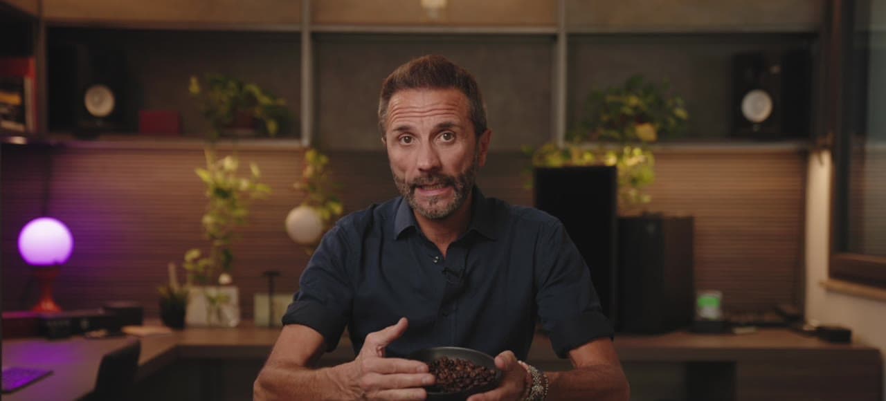 La scatola di chicchi portata all'amico